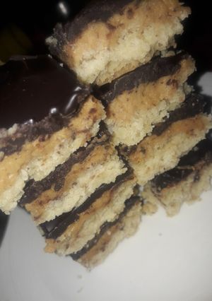 ડલ્ચે દે લેચે બાર(dulche de leche bar Recipe in Gujarati) રેસીપી મુખ્ય ફોટો