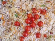 Una foto de arroz con jurel en tarro