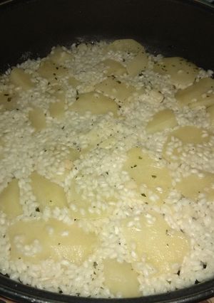 Una foto de Arroz blanco con patatas