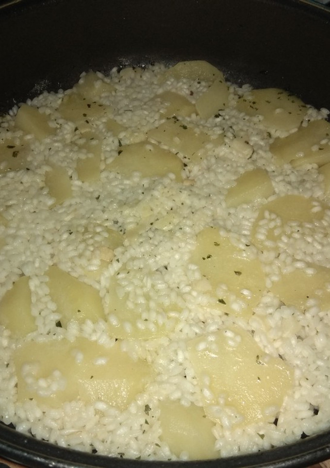 Una foto de Arroz blanco con patatas