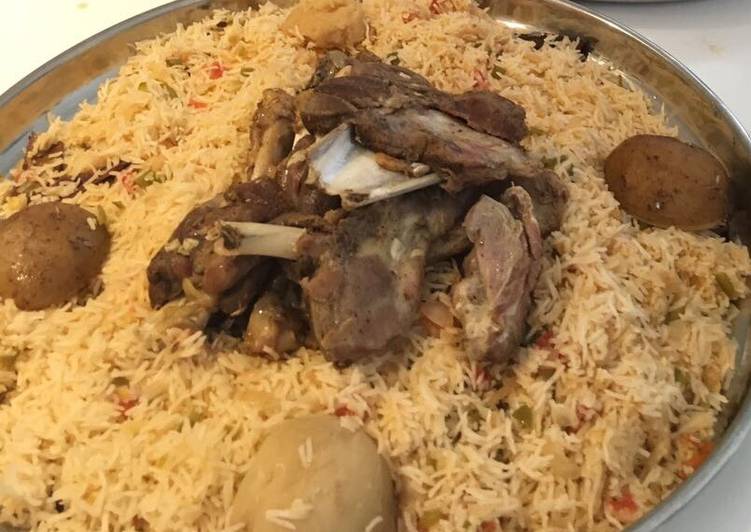 منشي لحم عماني (مندي لحم وشوا)