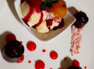 Una foto de Helado de Vainilla con trozos de tejocote
