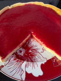Una foto de Tarta de crema y fresas