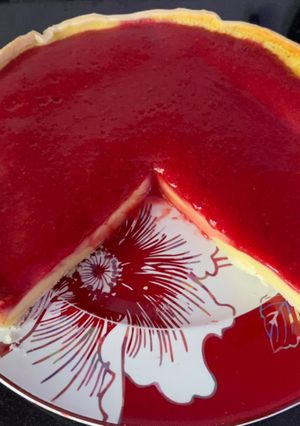 Una foto de Tarta de crema y fresas