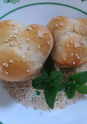 Una foto de Bollitos rellenos en forma de trébol.😋