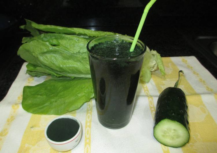 Smoothie de lechuga con pepino y alga espirulina antes de ir a dormir