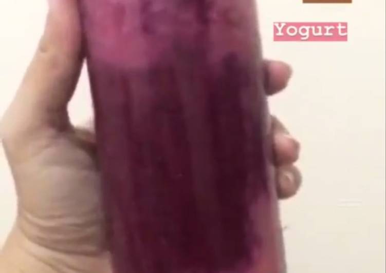 Langkah Mudah untuk Menyiapkan Dragon fruit juice with plum and strawberry yang Enak