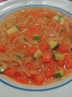 Una foto de Sopita de fideo con verduras