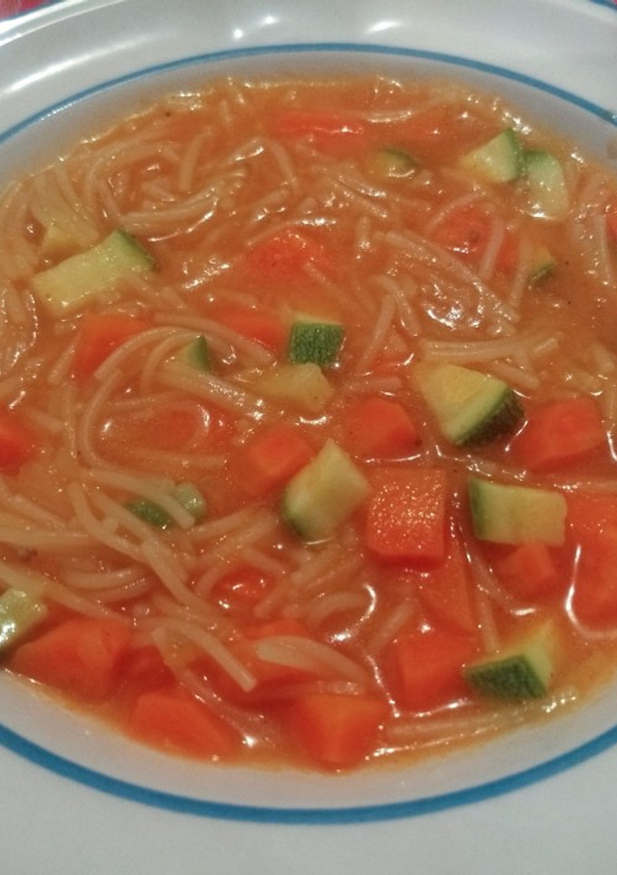 Una foto de Sopita de fideo con verduras
