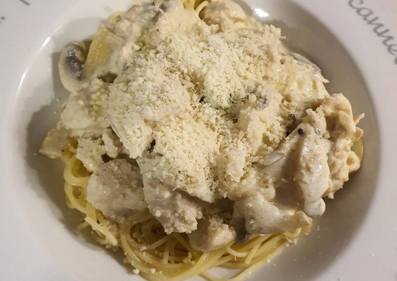 Pâtes, poulet crémeux aux champignons et Parmesan