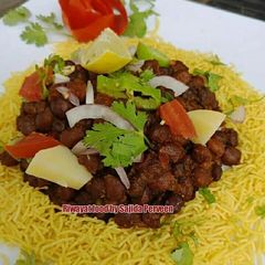A picture of Spicy black chole chaat.