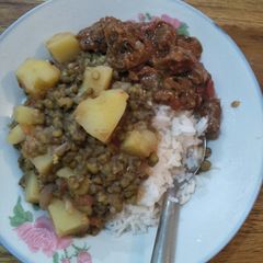 A picture of Stewed green grams with potatoes.