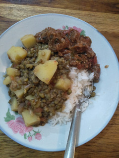 A picture of Stewed green grams with potatoes.