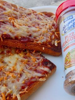 સેઝવાન ટોસ્ટ (Schezwan Toast Recipe In Gujarati) રેસીપી મુખ્ય ફોટો