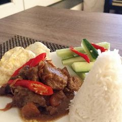 A picture of Rendang.