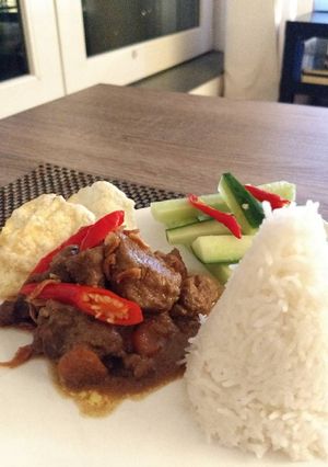 A picture of Rendang.