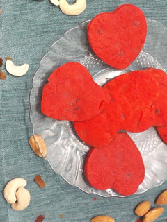 रेड वेलवेट कुकीज़ (Red velvet cookies recipe in hindi) रेसिपी मुख्य फोटो
