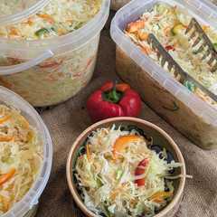 A picture of Маринована капуста з овочами.