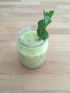 Una foto de Licuado de plátano y kiwi