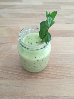 Una foto de Licuado de plátano y kiwi