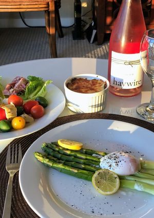 A picture of Asparagus with poached egg.