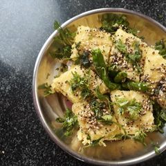 Besen,suji dhokla A picture of Besen,suji dhokla.