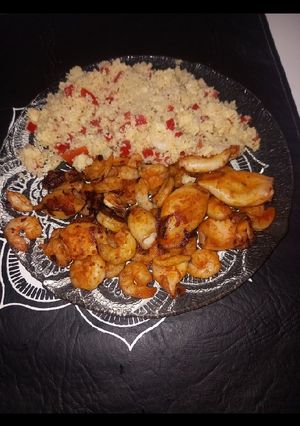 Una foto de Mariscos salteados con ensalada de cous cous
