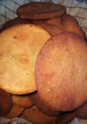 A picture of Suhali(sweet mathri).