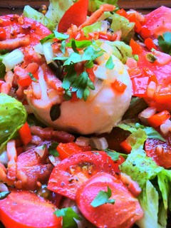 Una foto de Ensalada de mozzarella, tomate y lechuga