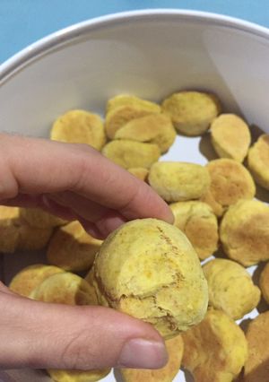 Una foto de Scones salados veganos