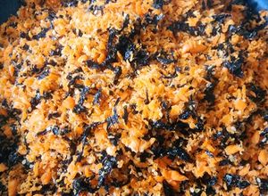 Hình của món Gia vị rắc cơm: cá hồi rong biển.