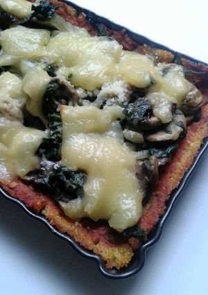Una foto de Tarta de Polenta con Espinacas y Champiñones