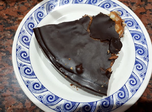 Una foto de Tarta de crema y chocolate sin azúcar