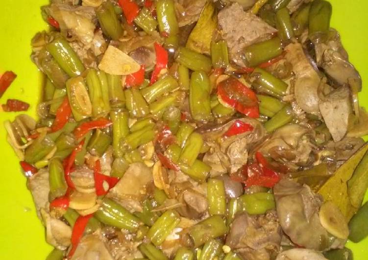 Langkah Mudah untuk memasak Oseng Ati Buncis yang praktis