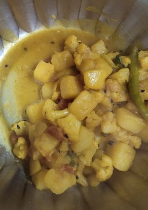 ফুলকপি আলুর চচ্চড়ি (cauliflower potato recipe in Bengali) রেসিপির প্রধান ছবি