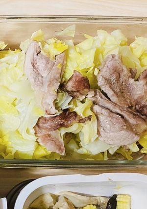 豬梅花拌高麗菜（微波爐料理） 的食譜成品照片