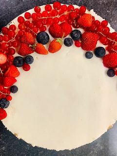 Une photo de CHEESECAKE AUX FRUITS ROUGES 🍓