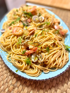 Una foto de Pasta a la marinera con fumet