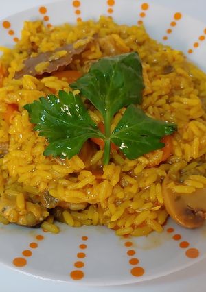 Una foto de Arroz meloso de cerdo, mejillones y pollo