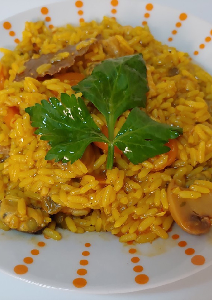Una foto de Arroz meloso de cerdo, mejillones y pollo