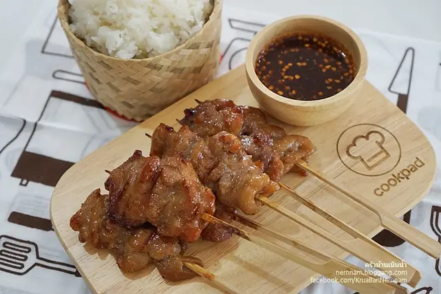 ข้าวเหนียวหมูปิ้ง