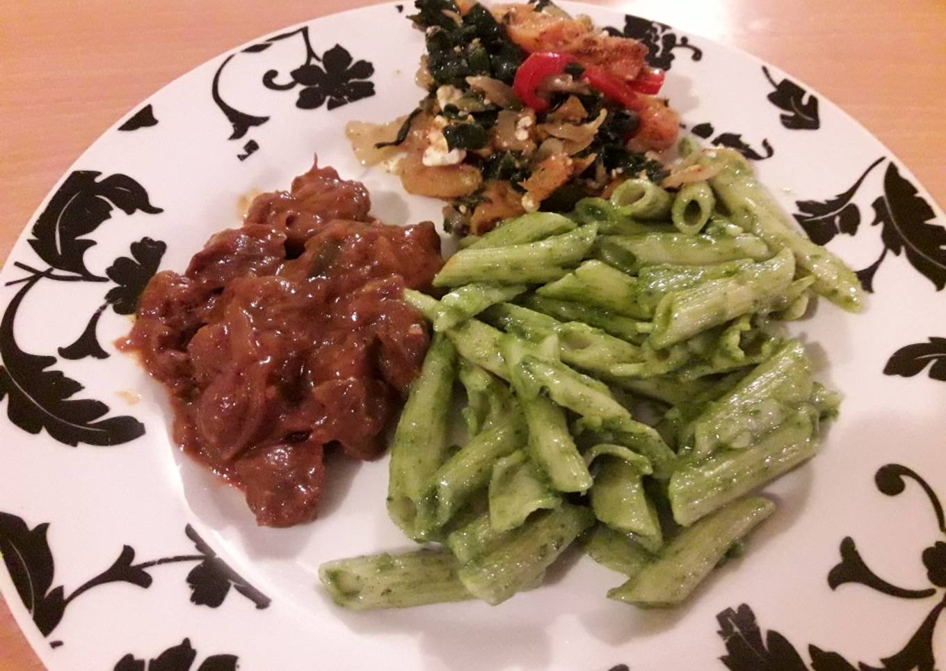 Penne pasta in basil pesto