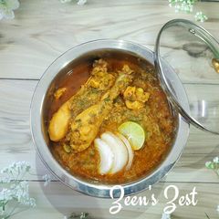A picture of Desi Murg Salan/Country Chicken Curry.