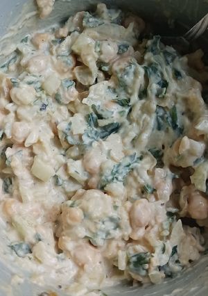 A picture of Chickpea salad.