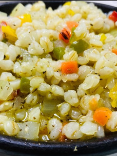 Una foto de Mote salteado con verduras