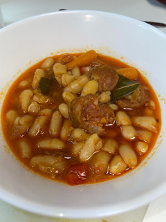Una foto de Alubias blancas con chorizo