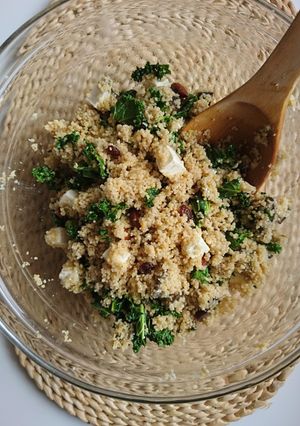 Una foto de Cuscús integral con Kale