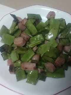 Una foto de Alubias verdes con sachichas