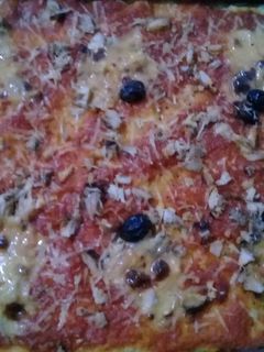 صورة لوصفة بيتزا 🍕🧀 بعجينة هشة