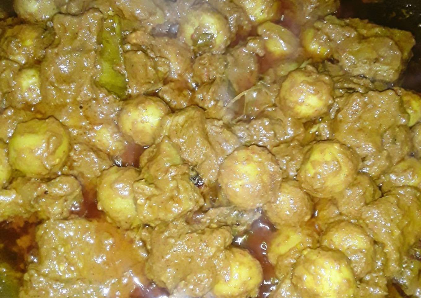 Rendang daging sapi plus kentang kecil